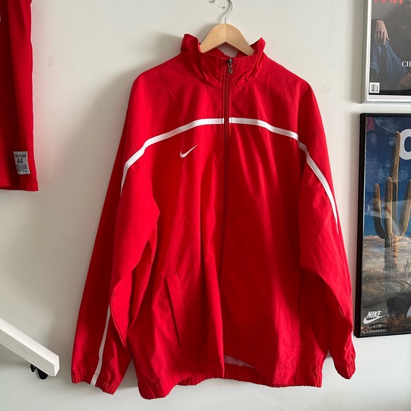 team nike vintage red windbreaker ☑️ - Picture 1 of 4